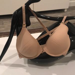 Bra by Natori nude color with lace on the sides